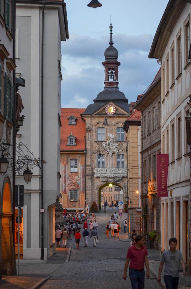 Blick auf das „Alte Rathaus“ das Wahrzeichen symbolisiert die Herrschaftsgrenze aus früherer Zeit zwischen den bischhöflichen Bamberg und der bürgerlichen Innenstadt Bambergs.